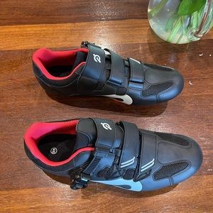 Mens size 12 (46) Peloton shoes. Excellent condition. Cleats attached.